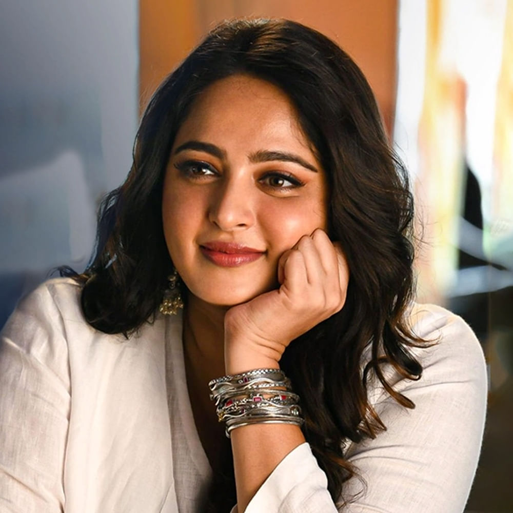 ఆమె కెరీర్లో టర్నింగ్ పాయింట్ అరుంధతి (2009), ఇందులో ఆమె డ్యూయల్ రోల్లో నటించి అద్భుతమైన ప్రశంసలు అందుకుంది. ఈ సినిమాతో ఆమెకు నంది అవార్డు, ఫిల్మ్ఫేర్ అవార్డు వంటివి లభించాయి. అనుష్క బాహుబలి: ది బిగినింగ్, బాహుబలి: ది కన్క్లూజన్ చిత్రాల్లో దేవసేన పాత్రలో నటించి అంతర్జాతీయ గుర్తింపు పొందింది.