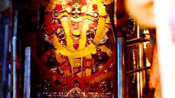 అరసవల్లి ఆలయంలో అద్భుత దృశ్యం.. మూల విరాట్టును తాకిన సూర్యకిరణాలు