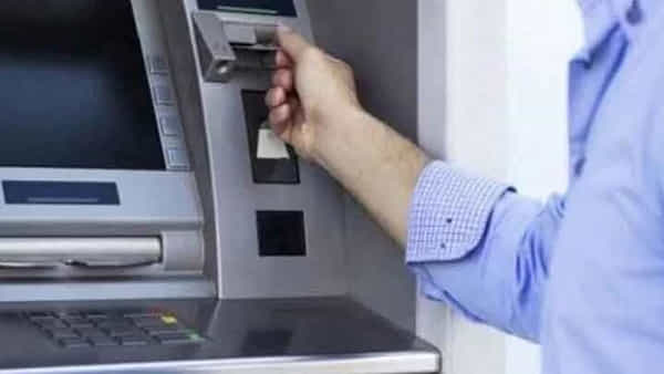 ATM Card: ఏటీఎం కార్డుకు 4 అంకెల పిన్ మాత్రమే ఎందుకుంటుంది..? ఈ ఇంట్రెస్టింగ్ స్టోరీ తెలిస్తే వావ్ అనాల్సిందే..