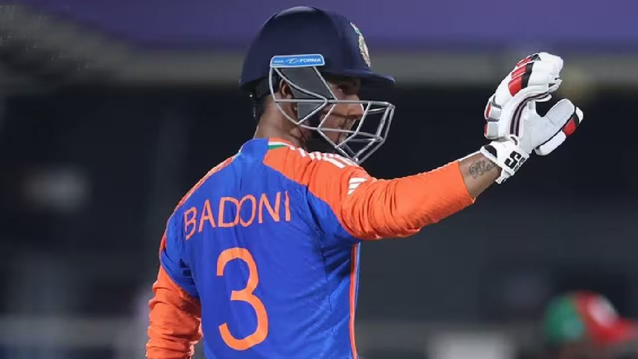 టీమిండియా సెలెక్టర్లు ఛీ కొట్టారు.. కట్చేస్తే.. తిలక్ వర్మ డకౌట్తో సహా 5 వికెట్లతో చెలరేగిన బ్యాడ్లక్కోడు