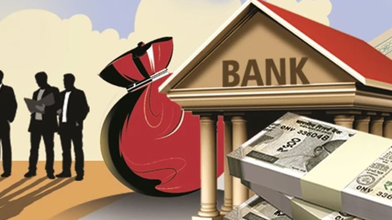  బ్యాంకు ఎప్పుడు ఆస్తిని జప్తు చేయవచ్చు?: సహ-దరఖాస్తుదారులు, హామీదారులు లేదా చట్టపరమైన వారసులు ఎవరూ రుణం తిరిగి చెల్లించడానికి సిద్ధంగా లేకుంటే, బ్యాంకు మరణించిన వ్యక్తి ఆస్తిని స్వాధీనం చేసుకుని విక్రయిస్తుంది. గృహ రుణాల విషయంలో బ్యాంకు నేరుగా మరణించిన వ్యక్తి ఆస్తి, బంగ్లా, ఫ్లాట్, ఇంటిని స్వాధీనం చేసుకుంటుంది. ఈ ఇంటిని వేలంలో అమ్ముతారు. బ్యాంకు దాని నుండి మంచి లాభం పొందుతుంది. వాహన రుణం ఉంటే బ్యాంకు వాహనాన్ని వేలం ద్వారా విక్రయిస్తుంది. వ్యక్తిగత రుణం విషయంలో బ్యాంకు మరణించిన వ్యక్తి ఆస్తులను అమ్మడం ద్వారా రుణాన్ని తిరిగి చెల్లిస్తుంది.