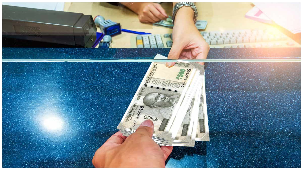 రూ.2 లక్షలకు పైగా డిపాజిట్లకు పాన్ తప్పనిసరి: మీరు ఒకేసారి రూ.2 లక్షలు లేదా అంతకంటే ఎక్కువ నగదు జమ చేస్తే మీరు మీ పాన్ నంబర్‌ను అందించాలి. పాన్ లేకుండా బ్యాంక్ రూ.2 లక్షలకు మించి నగదును అంగీకరించదు.