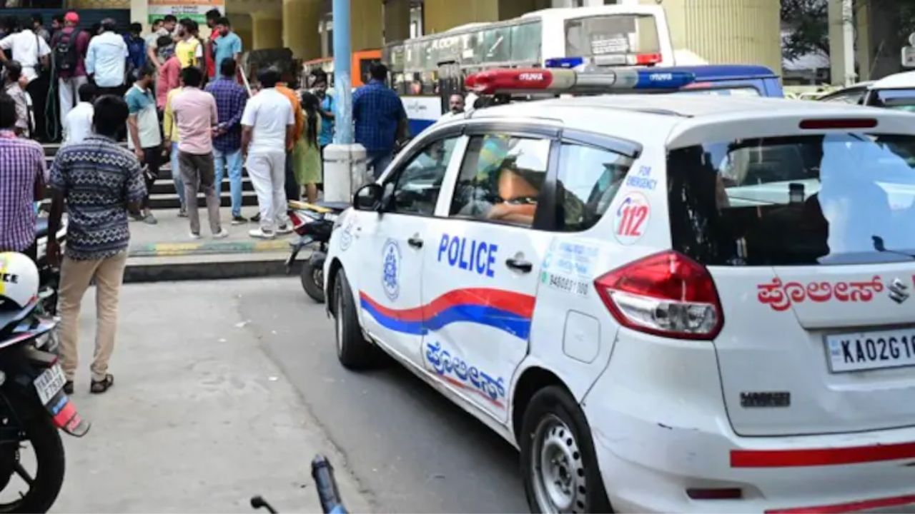 Telangana: 21 ఏళ్ల నిహారిక ఇంట్లో ఒంటరిగా ఉంది.. దూరపు బంధువునని లోపలికి వచ్చాడు.. ఆపై