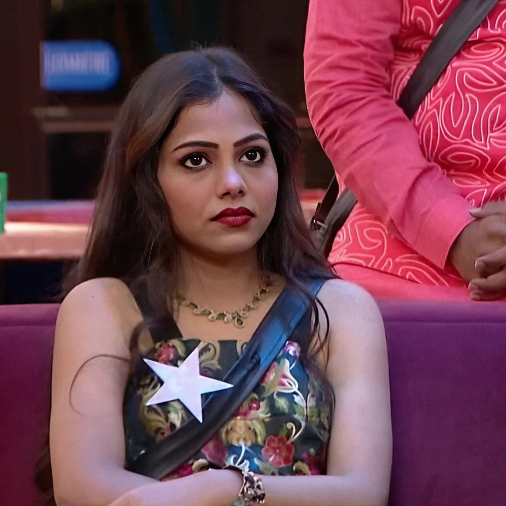 బిగ్‌బాస్‏ సీజన్ 9తో దమ్ము శ్రీజ ఒక్కసారిగా పాపులర్ అయ్యింది. ఈసారి సీజన్ లో అన్ ఫెయిర్ ఎలిమినేషన్ అంటే గుర్తొచ్చే పేరు తనదే. అయితే ఆమె ఎలిమినేషన్ అన్యాయంగా జరిగిందంటూ ఫ్యాన్స్ ఆరోపించారు. వైల్డ్ కార్డ్ ఎంట్రీల కోసమే దమ్ము శ్రీజను బయటకు పంపించారని.. అన్ ఫెయిర్ ఎలిమినేషన్ అంటూ నెట్టింట ఆగ్రహం వ్యక్తం చేశారు. 