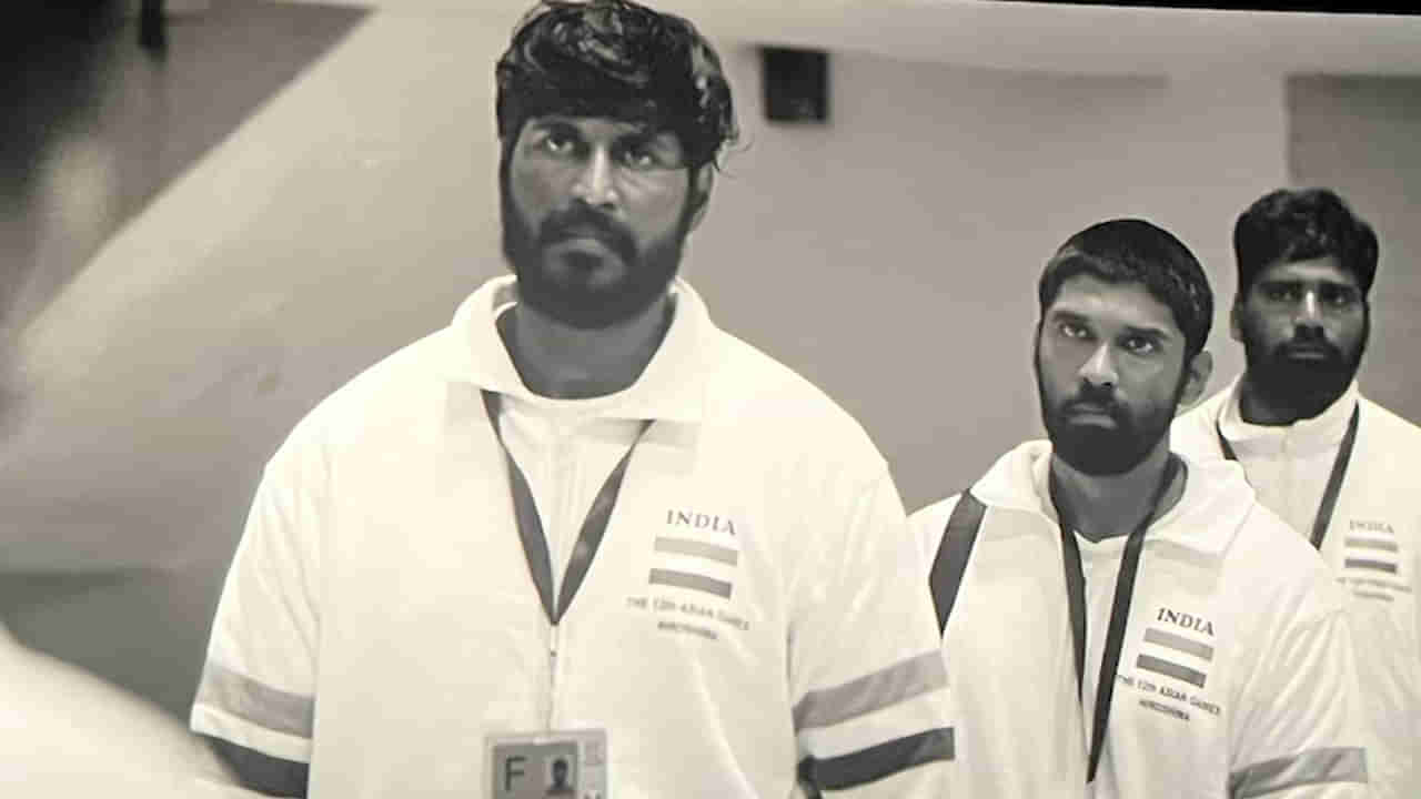 Bision Movie: ఒకప్పుడు కబడ్డీ జెర్సీ కొనడానికి డబ్బు లేదు.. తెలుగు టైటన్స్ స్టార్ ప్లేయర్.. బైసన్ సినిమాలో నటించిన ఇతడిని గుర్తుపట్టారా.. ?