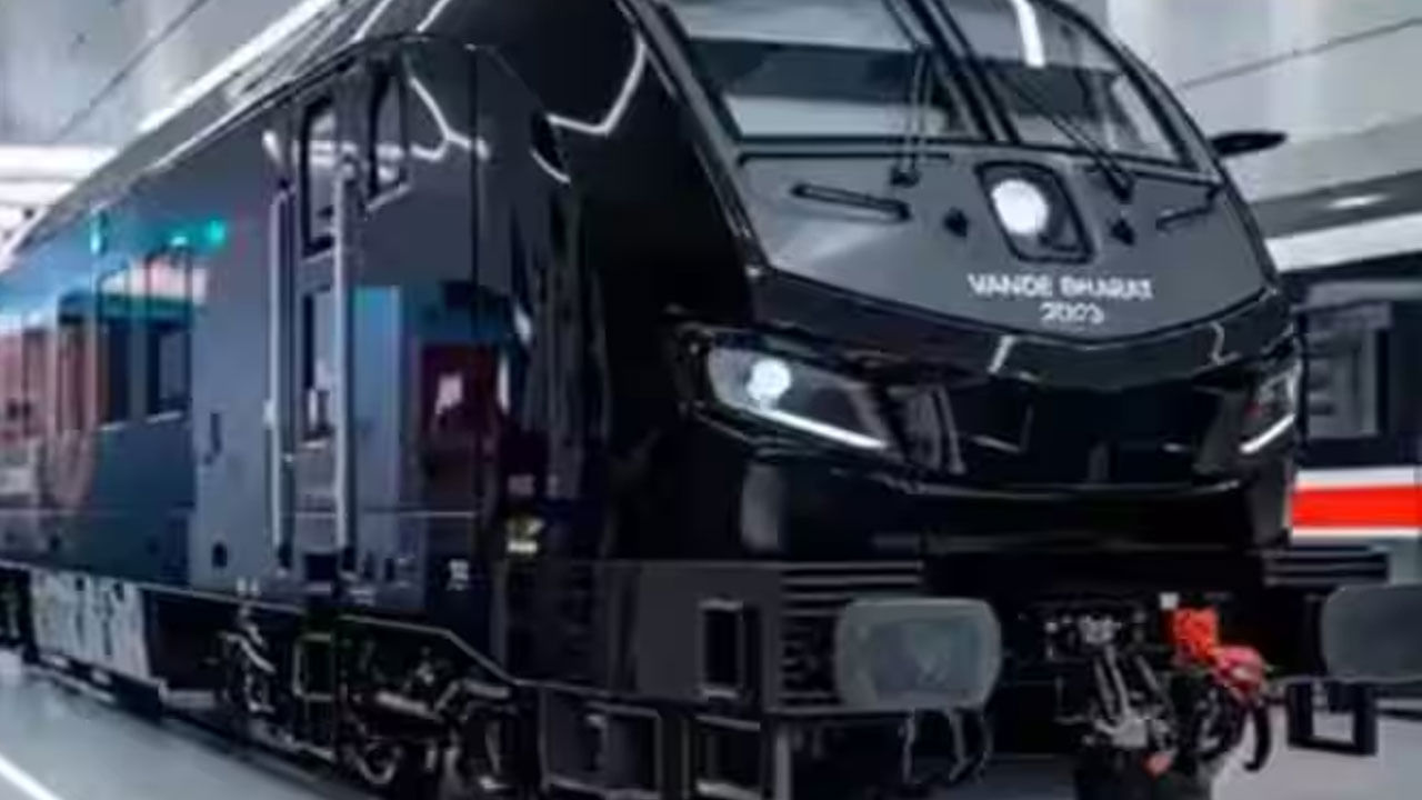 Viral Video: నలుపు రంగులో వందే భారత్ త్వరలో వస్తుందా? లగ్జరీ ఇంటీరియర్‌ చూస్తే మాత్రం మతి పోవాల్సిందే