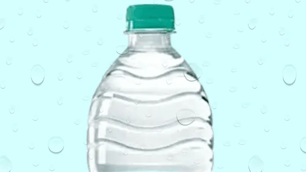 తెల్ల క్యాప్ అంటే మెషిన్-ఫిల్టర్ చేసిన లేదా RO (రివర్స్ ఓస్మోసిస్) నీటిని సూచిస్తుంది. ఇది తారాగడానికి సురక్షితం కానీ అవసరమైన ఖనిజాలు ఉండకపోవచ్చు. గ్రీన్ క్యాప్ అంటే ఫ్లేవర్డ్ వాటర్. ఇది రుచిని పెంచేందుకు, తాగడానికి సురక్షితం, కానీ ఇది మినరల్ వాటర్ అంత స్వచ్ఛమైనది కాదు.