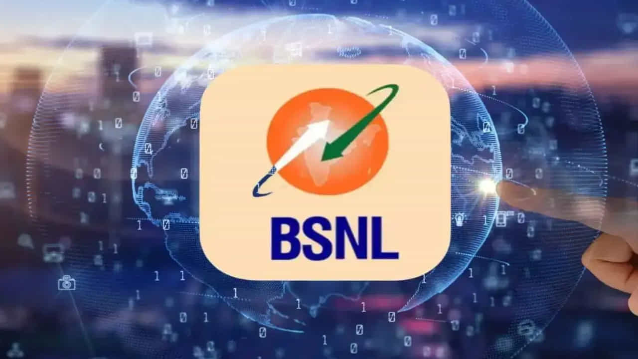 ఇది భారతదేశంలో బీఎస్ఎన్ఎల్ నెట్వర్క్ను మరింత మెరుగుపరుస్తుంది. ఇది ప్రజలకు హై-స్పీడ్ ఇంటర్నెట్ కనెక్టివిటీని అందిస్తుంది. మీరు బీఎస్ఎన్ఎల్ వినియోగదారులైతే లేదా BSNLకి మారాలని ఆలోచిస్తుంటే, తక్కువ ధరకు అద్భుతమైన ఫీచర్లను మీకు అందించే ప్లాన్ గురించి తెలుసుకుందాం.