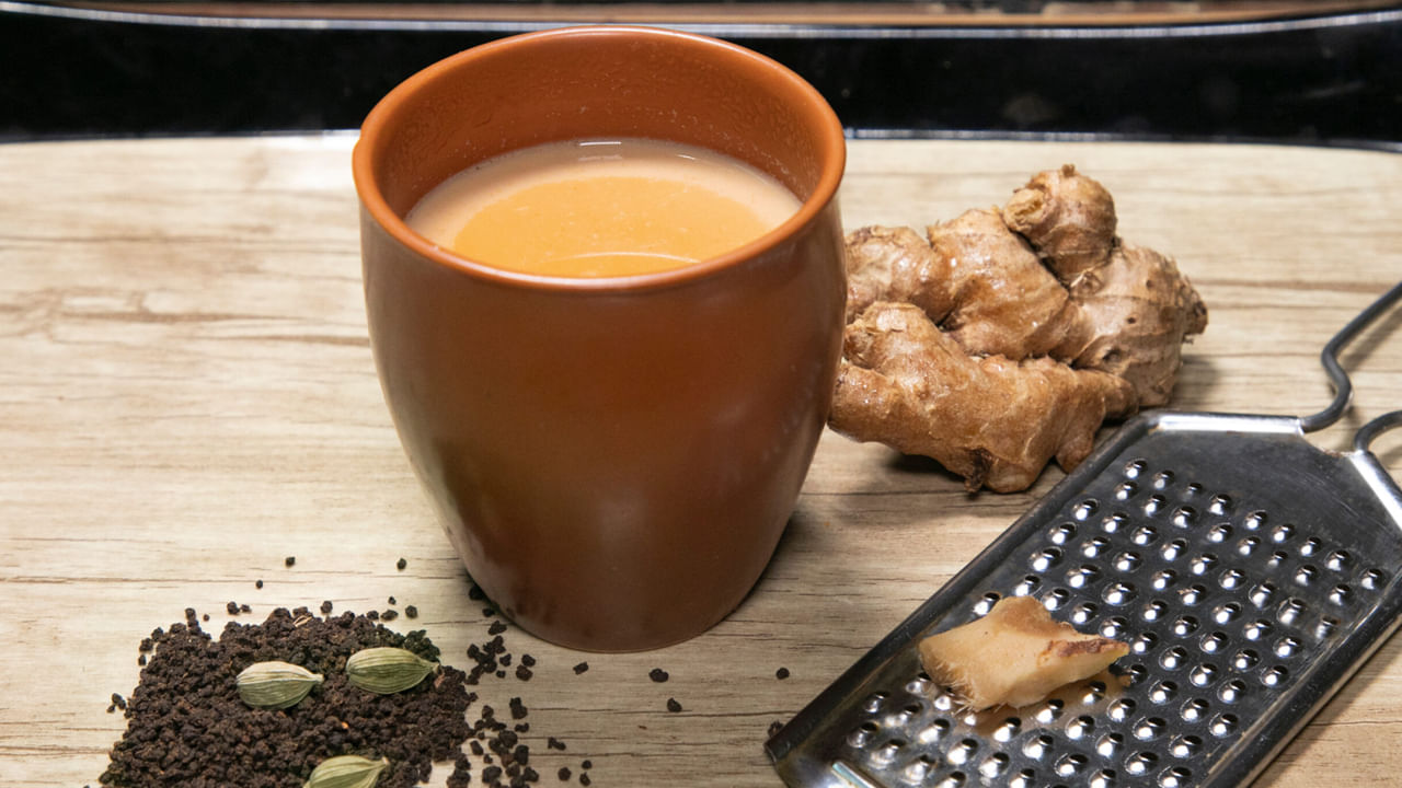  రోగనిరోధక శక్తిని పెంచుతుంది: యాలకుల్లో యాంటీఆక్సిడెంట్లు సమృద్ధిగా ఉంటాయి. ఇవి రోగనిరోధక శక్తిని బలోపేతం చేయడంలో ముఖ్యమైన పాత్ర పోషిస్తాయి. ఇవి దీర్ఘకాలిక వ్యాధులతో సంబంధం ఉన్న ఫ్రీ రాడికల్స్‌తో పోరాడటానికి సహాయపడుతాయి. అలాగే మొత్తం ఆరోగ్యాన్ని మెరుగుపరుస్తాయి.