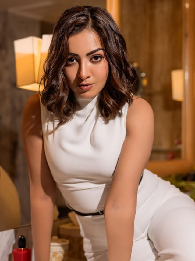 అప్పుడు బిజీ బిజీ.. ఇప్పుడు స్లో అండ్ స్టడీ.. ఈ అమ్మడికి ఆఫర్స్ రావడం లేదా.?