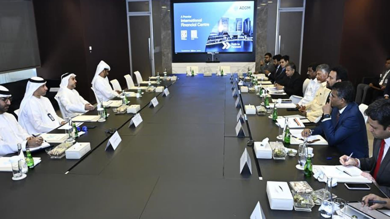 CM Chandrababu: దుబాయ్ నుంచే వర్షాలపై సీఎం చంద్రబాబు సమీక్ష.. ఆ జిల్లాలకు అత్యవసర నిధులు మంజూరు