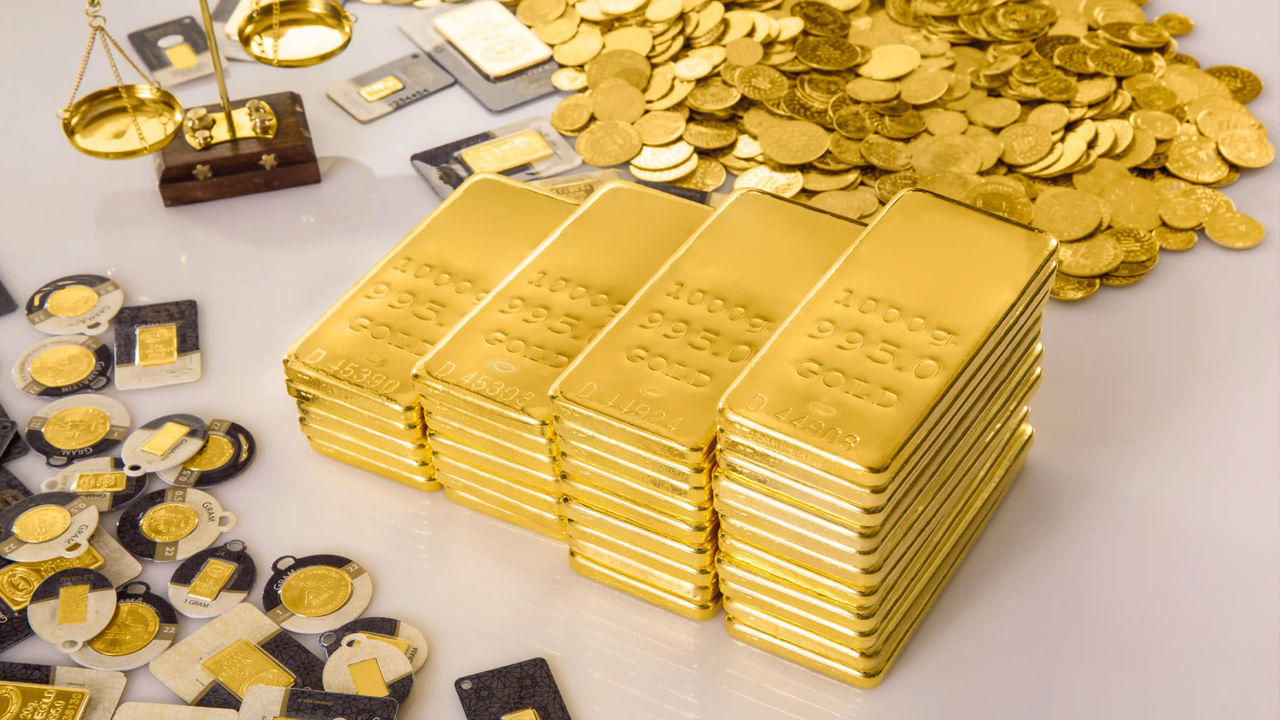 కానీ మీరు ఆభరణాలకు బదులుగా బంగారు నాణేలు లేదా బిస్కెట్లు కొనుగోలు చేస్తే.. మీరు ఎటువంటి అదనపు మేకింగ్ ఛార్జ్ లేదా ఇతర ఛార్జీలు చెల్లించాల్సిన అవసరం లేదు. పైగా మీరు దాన్ని అమ్మేయాలనుకున్న మీరు సేమ్ ప్రైజ్‌కు దాన్ని అమ్మవచ్చు.