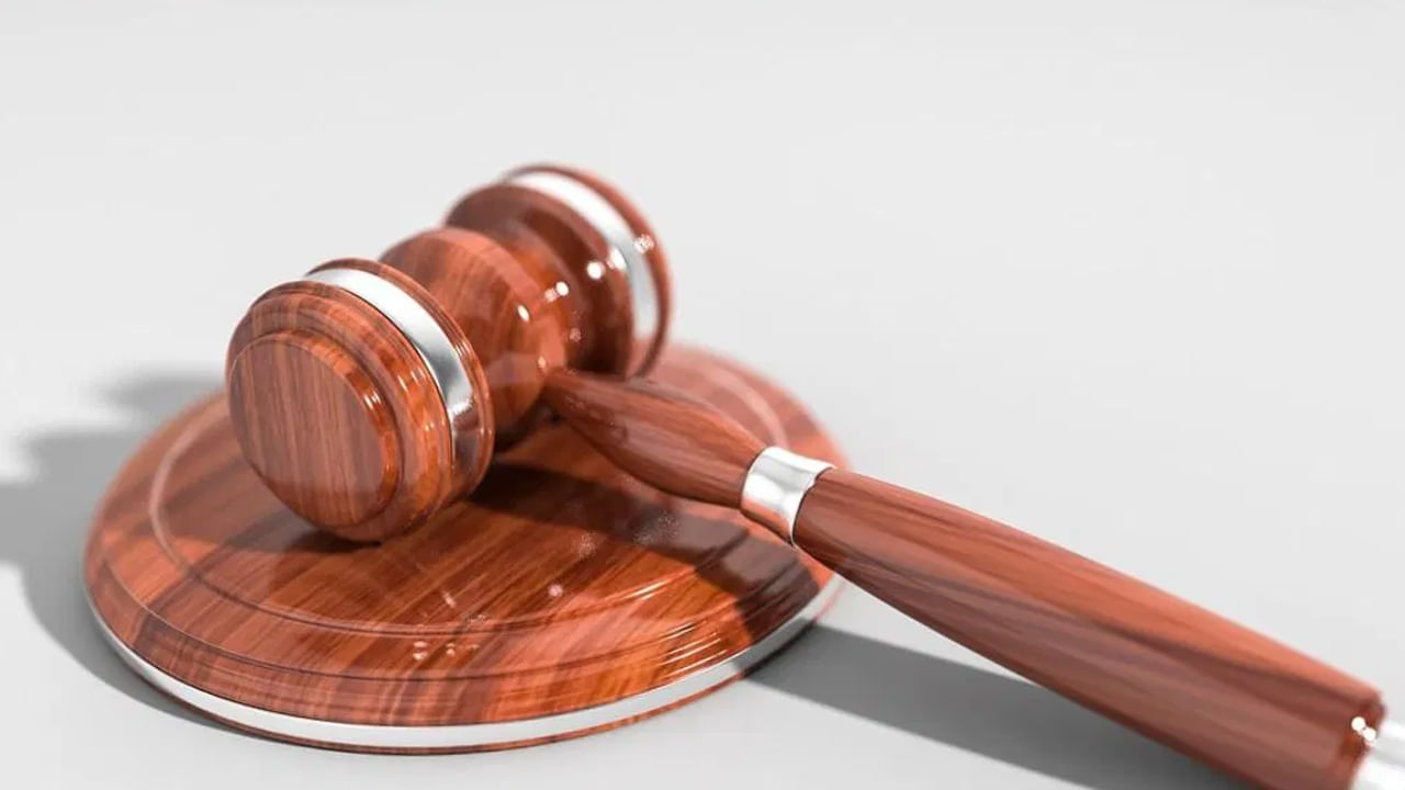 కన్న తండ్రి కాకపోయినా కంటికి రెప్పలా కాపాడుతాడని నమ్మింది ఆ చిన్నారి.. చివరకి!