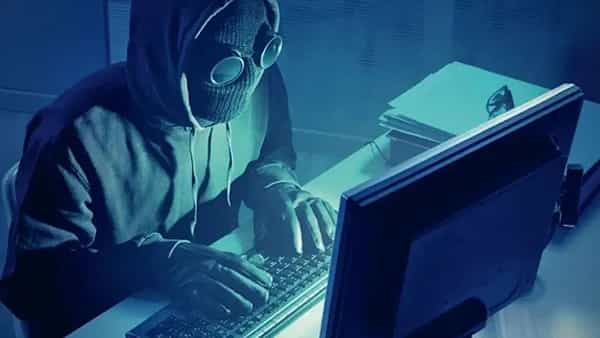 Charger scam: సరికొత్త ఛార్జర్ స్కామ్! కేబుల్తో డేటా చోరీ! జాగ్రత్తలు ఇలా..