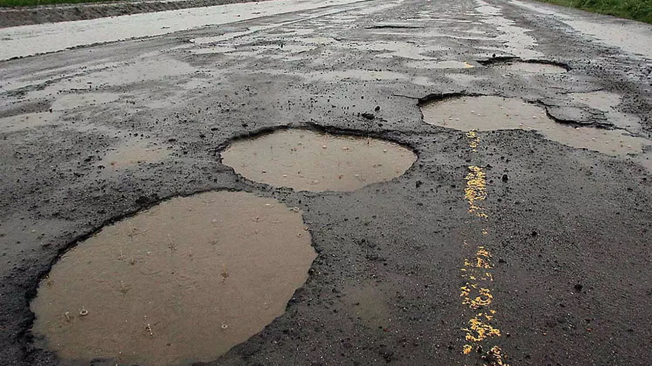 Andhra: మీ ప్రాంతాల్లో గుంతల రోడ్లతో విసిగిపోతున్నారా..? సర్కారు‌వారి శుభవార్త ఇదే