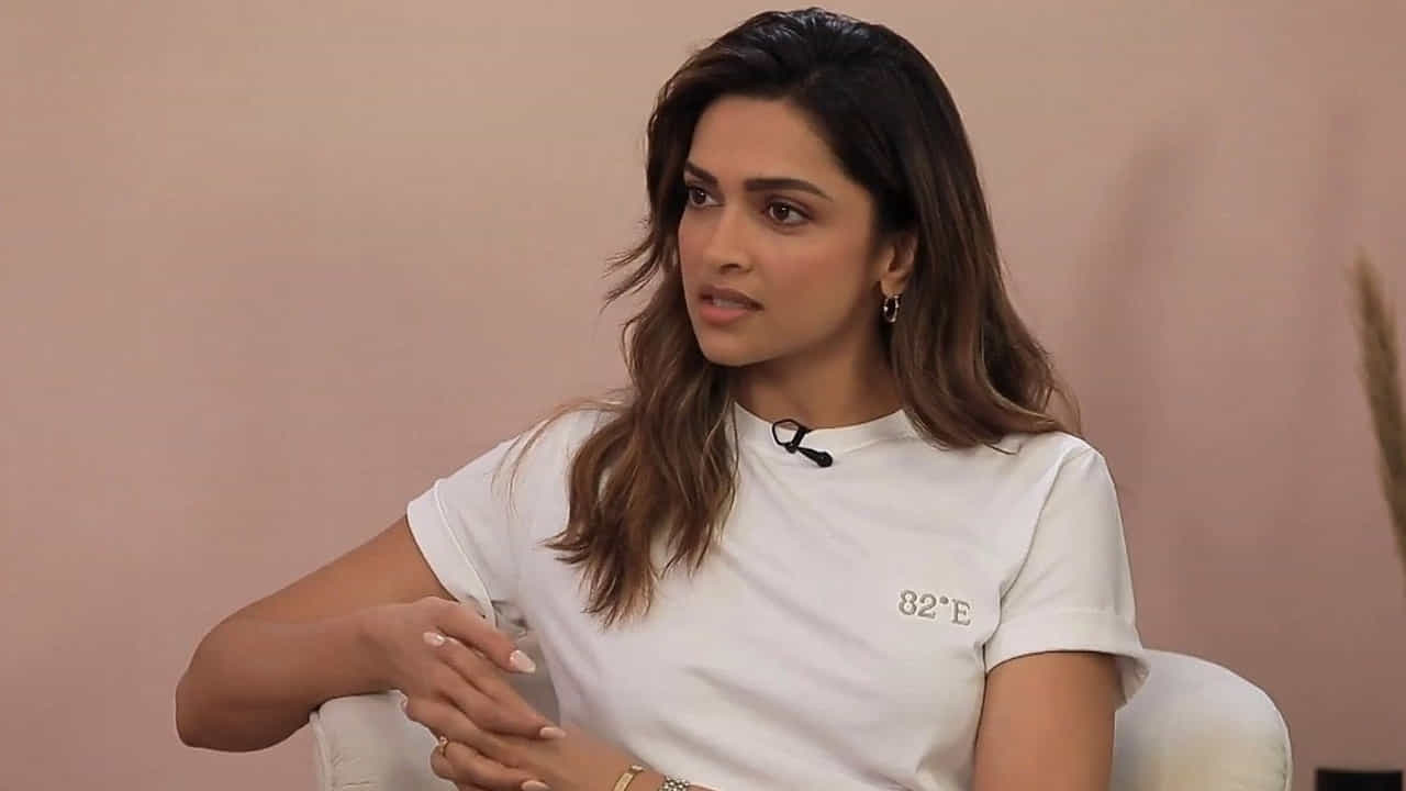 బ్యూటీ ప్రొడక్ట్స్‌.. దీపికా పదుకొనే తన నటన, శైలికి భారతదేశంలోనే కాకుండా విదేశాలలో కూడా ప్రసిద్ధి చెందింది. ఆమెకు భారీ అభిమానుల సంఖ్య ఉంది, అనేక అంతర్జాతీయ కార్యక్రమాలకు హాజరవుతారు. నటనతో పాటు, దీపిక తన సొంత బ్యూటీ బ్రాండ్‌ను కూడా నడుపుతోంది. మీడియా నివేదికల ప్రకారం దీపిక నికర విలువ సుమారు రూ.415 కోట్లు.