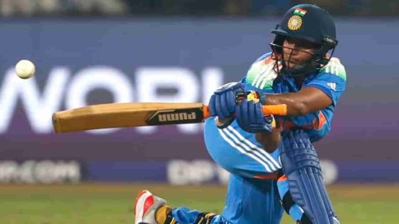 Deepti Sharma: మ్యాచ్ ఓడినా చరిత్ర సృష్టించిన టీమిండియా ప్లేయర్.. తొలి క్రీడాకారిణిగా దీప్తి శర్మ..