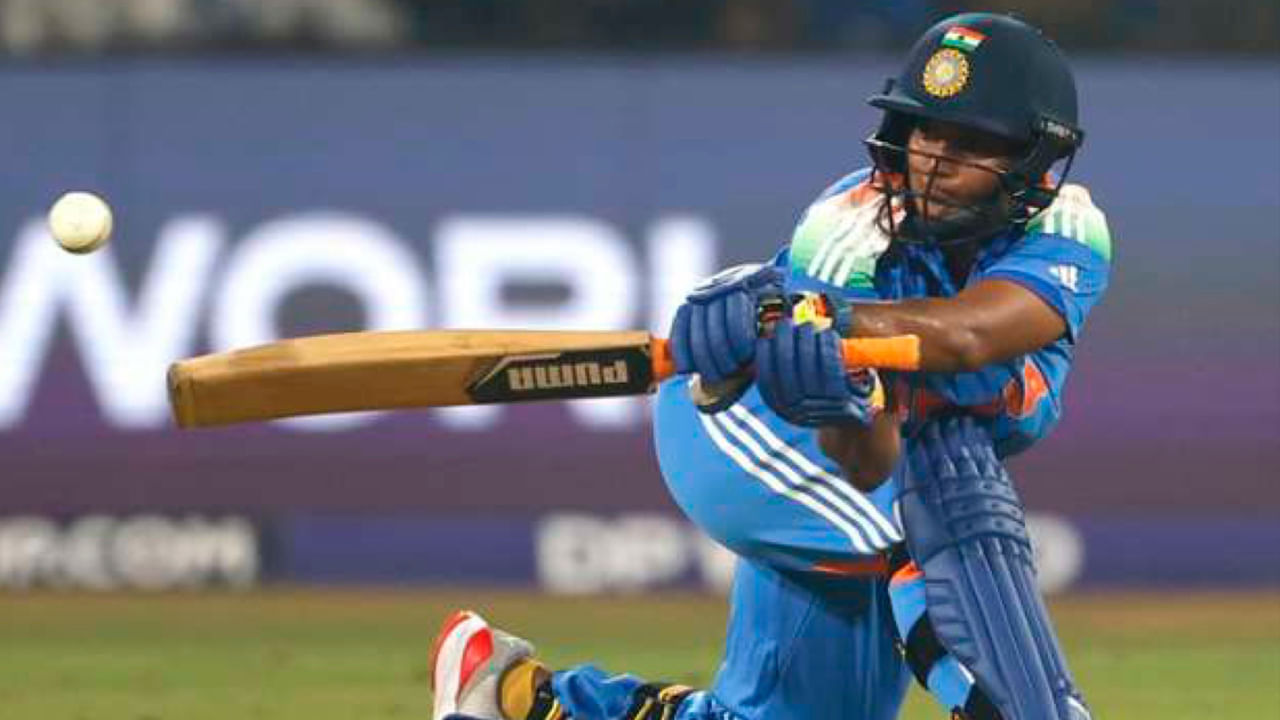 Deepti Sharma: మ్యాచ్ ఓడినా చరిత్ర సృష్టించిన టీమిండియా ప్లేయర్.. తొలి క్రీడాకారిణిగా దీప్తి శర్మ..