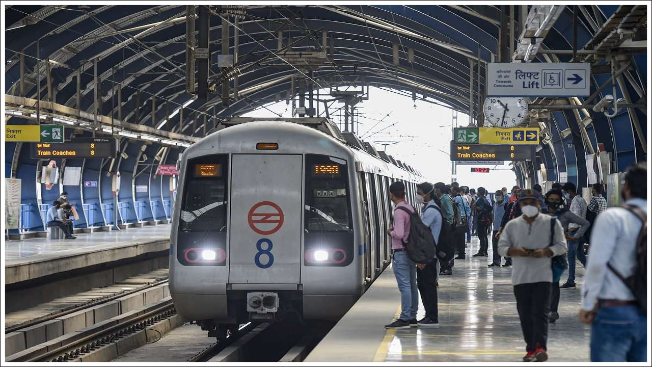 Metro Train: మెట్రోలో ఇలాంటివి తీసుకెళ్తున్నారా? భారీ జరిమానా చెల్లించుకోవాల్సిందే!