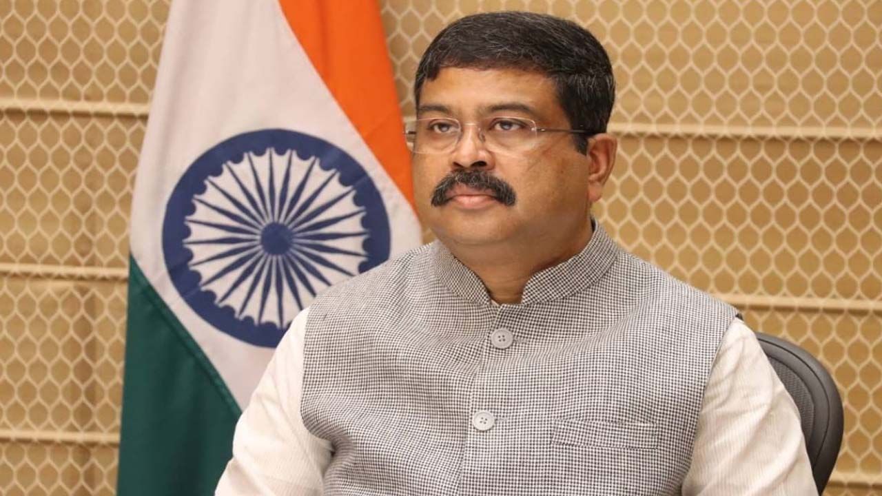 'అజ్ఞానం.. రాజకీయ అవకాశవాదం...' ప్రియాంక గాంధీ వ్యాఖ్యలపై విద్యా మంత్రి ధర్మేంద్ర ప్రధాన్ స్ట్రాంగ్ కౌంటర్!