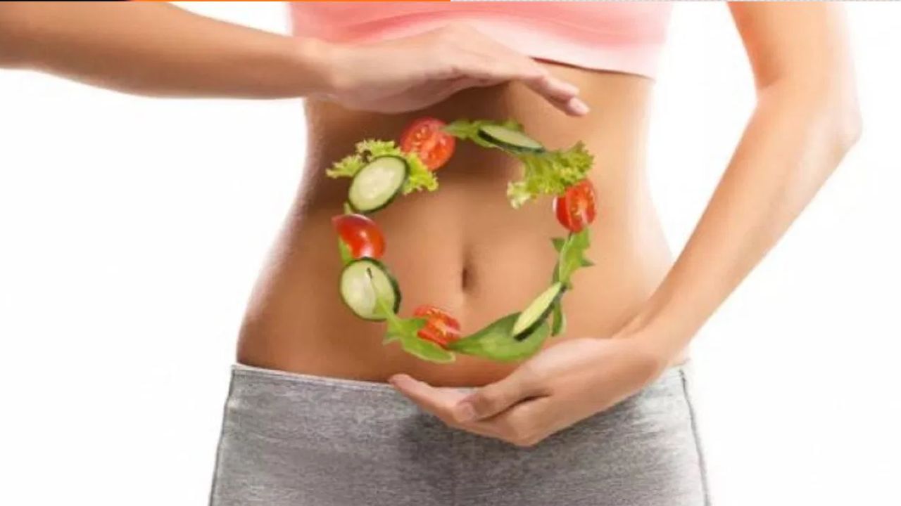 అయితే, పైన పేర్కొన్న ఈ ఐదు పానీయాలు మన శరీరాలను హైడ్రేట్ చేయడమే కాకుండా, ప్రేగులను శుభ్రపరుస్తాయి. అలాగే ఆరోగ్యకరమైన జీవనశైలికి పునాది వేస్తాయి. మీరు ఈ చిన్న మార్పు ప్రయత్నిస్తే మీ జీర్ణవ్యవస్థ ఖచ్చితంగా మంచిగా ఉంచుకోవచ్చు.( NOTE పైన పేర్కొన్న అంశాలు నిపుణులు, లేదా ఇంటర్నెట్ నుంచి సేకరించిన అంశాల వివరాల ఆధారంగా ఇవ్వబడినవి వీటిపై మీకు ఏవైనా సందేహాలు ఉంటే వైద్యులను సంప్రదించండి )