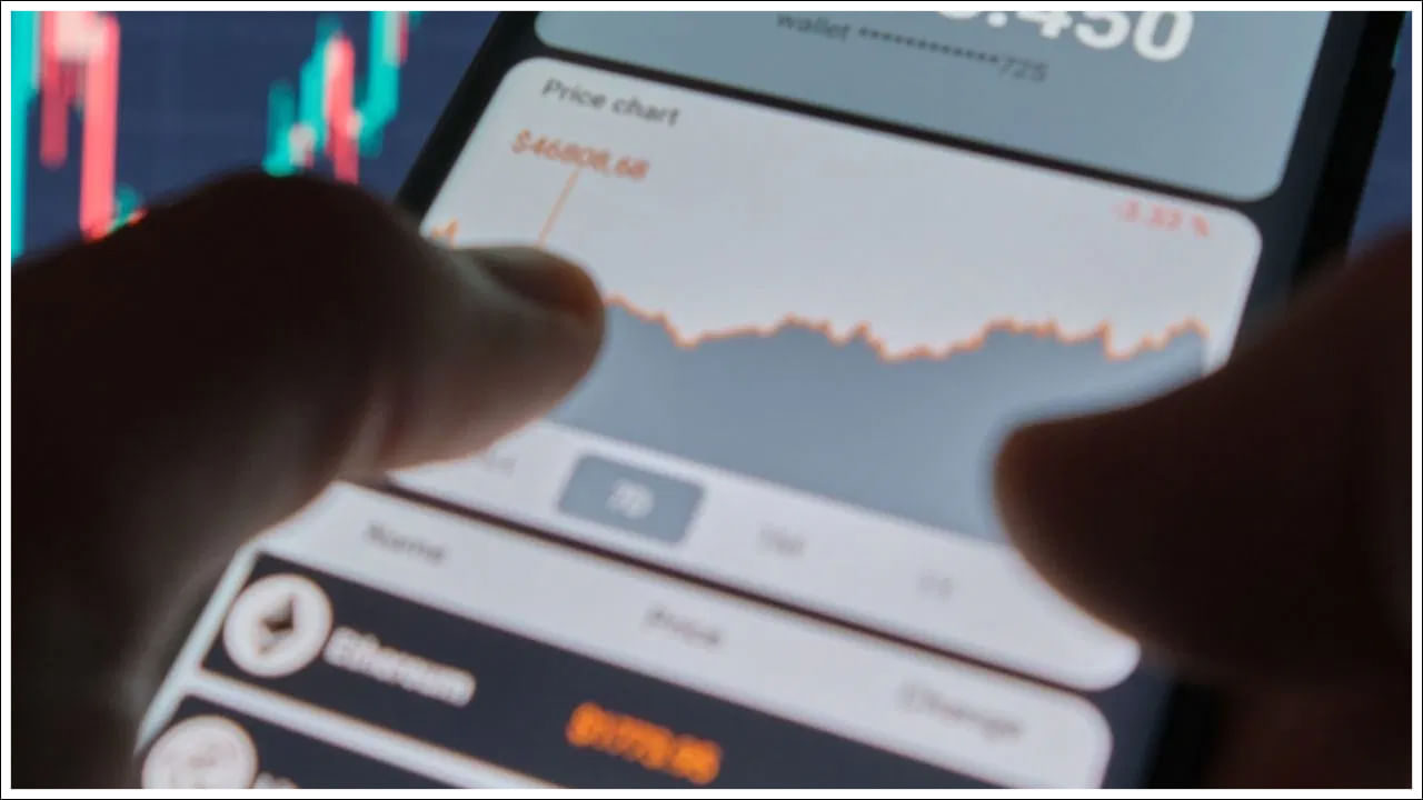  డిజిటల్ బంగారం అతి ముఖ్యమైన లక్షణం ఏమిటంటే పెట్టుబడి పెట్టడం ప్రారంభించడానికి మీకు పెద్ద మొత్తంలో డబ్బు అవసరం లేదు. మీరు రూ. 1 లేదా రూ. 10 తో ప్రారంభించి సిస్టమాటిక్ ఇన్వెస్ట్‌మెంట్ ప్లాన్ (SIP) ద్వారా ప్రతి నెలా చిన్న మొత్తాలను పెట్టుబడి పెట్టడం ద్వారా మీ బంగారు పొదుపును క్రమంగా పెంచుకోవచ్చు. దీనికి డీమ్యాట్ ఖాతా కూడా అవసరం లేదు. ఇది అనుభవం లేని పెట్టుబడిదారులకు సులభమైన ఎంపికగా మారుతుంది.