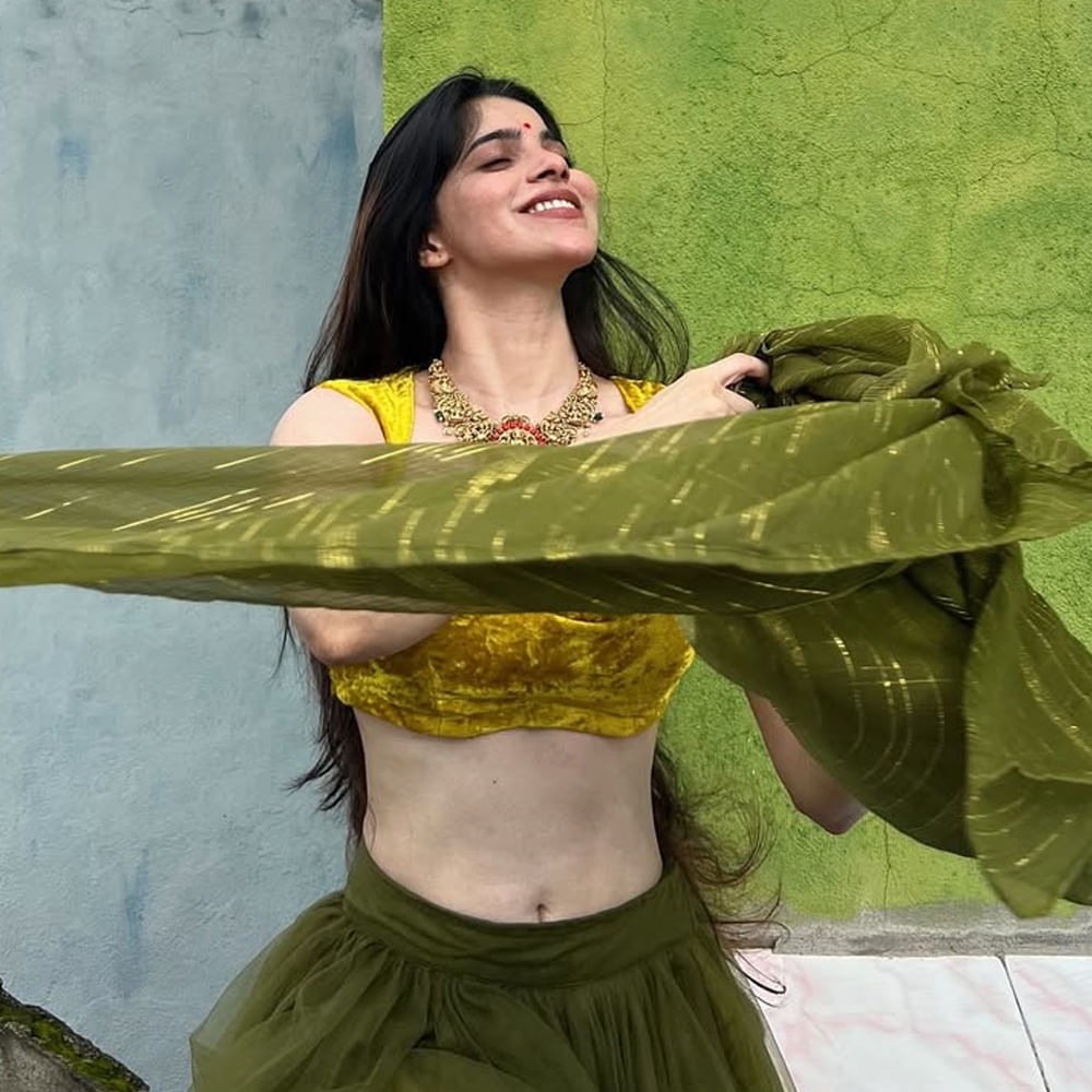 ఆ తర్వాత తమిళంలో మరోసారి జీవీ ప్రకాష్ తో జత కట్టింది. వీరిద్దరి కాంబోలో వచ్చిన రెండు సినిమాలకు మంచి రెస్పాన్స్ వచ్చింది. అలాగే విజయ్ సేతుపతి నటించిన మహారాజా చిత్రంలోనూ కనిపించింది. ప్రస్తుతం తెలుగులో సుడిగాలి సుధీర్ జోడిగా గోట్ చిత్రంలో నటిస్తుంది. కొన్ని నెలలుగా ఈ మూవీ షూటింగ్ జరుగుతుంది.