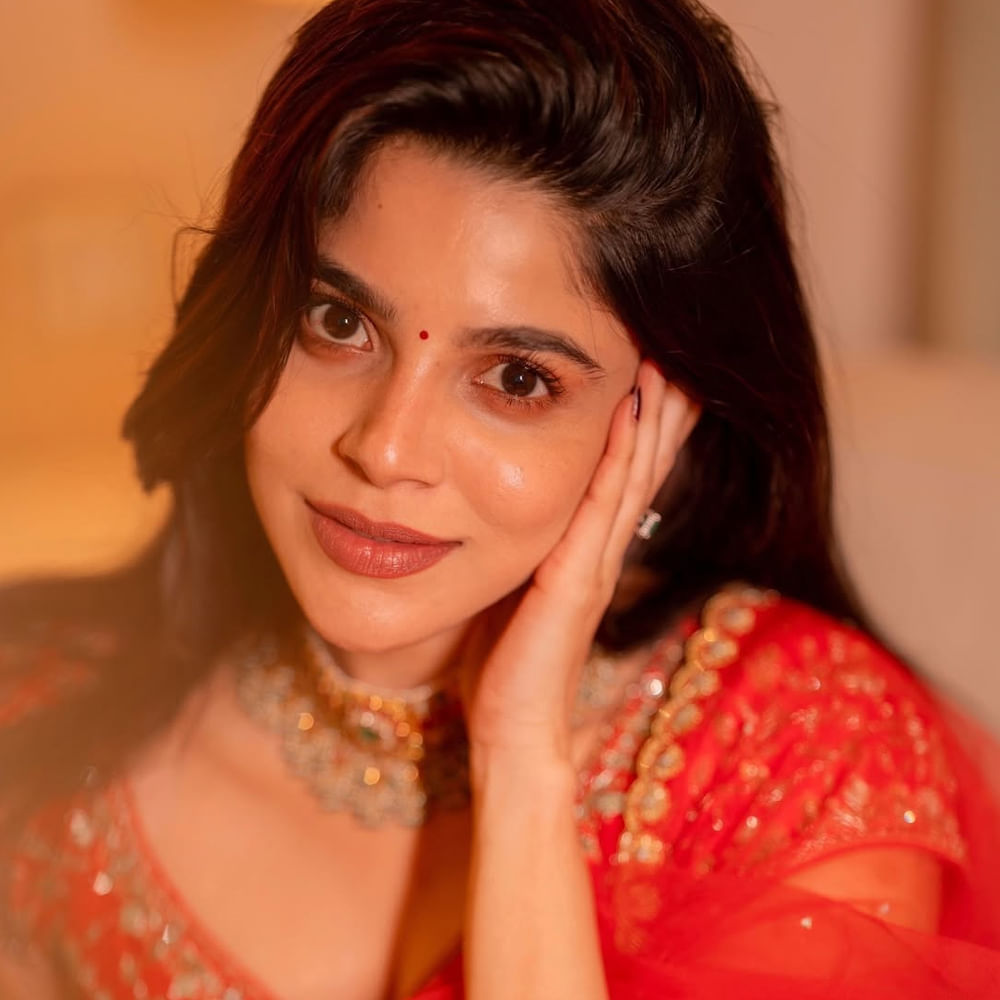 ఇప్పుడు తెలుగులో సుడిగాలి సుధీర్ సరసన గోట్ చిత్రంలో నటిస్తుంది. చాలా కాలం క్రితమే ఈ సినిమా షూటింగ్ స్టార్ట్ అయ్యింది. కేవలం ఈ ఒక్క సినిమాలోనే నటిస్తుంది. మరోవైపు సోషళ్ మీడియాలో మాత్రం నిత్యం గ్లామర్ ఫోటోస్ షేర్ చేస్తుంది.