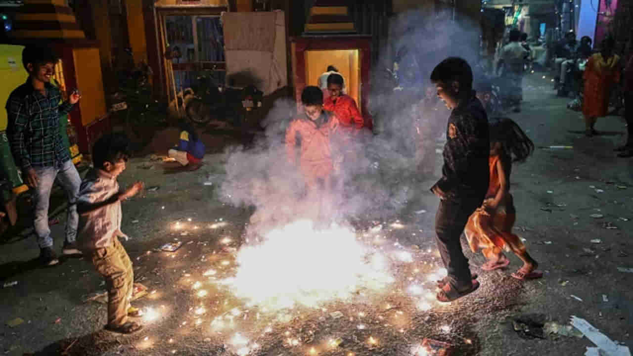 Diwali 2025: మీకు ఇప్పటికే లంగ్స్, ఊపిరి తీసుకోవడంలో సమస్యా ! దీపావళి రోజున వాయు కాలుష్యాన్ని ఎలా ఎదుర్కోవాలంటే..