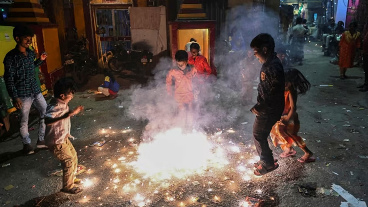 Diwali 2025: మీకు ఇప్పటికే లంగ్స్, ఊపిరి తీసుకోవడంలో సమస్యా ! దీపావళి రోజున వాయు కాలుష్యాన్ని ఎలా ఎదుర్కోవాలంటే..