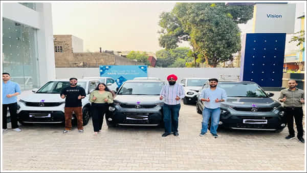 Diwali Bonus: ఈ కంపెనీ దీపావళి బోనస్గా ఉద్యోగులకు 51 లగ్జరీ కార్లు.. ఒకప్పుడు దివాలా తీసినా.. ఇప్పుడు 12 కంపెనీలు