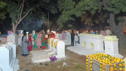 ప్రతి యేటా స్మశానంలోనే దీపావళి పండుగ.. వింత సంప్రదాయం ఎక్కడంటే