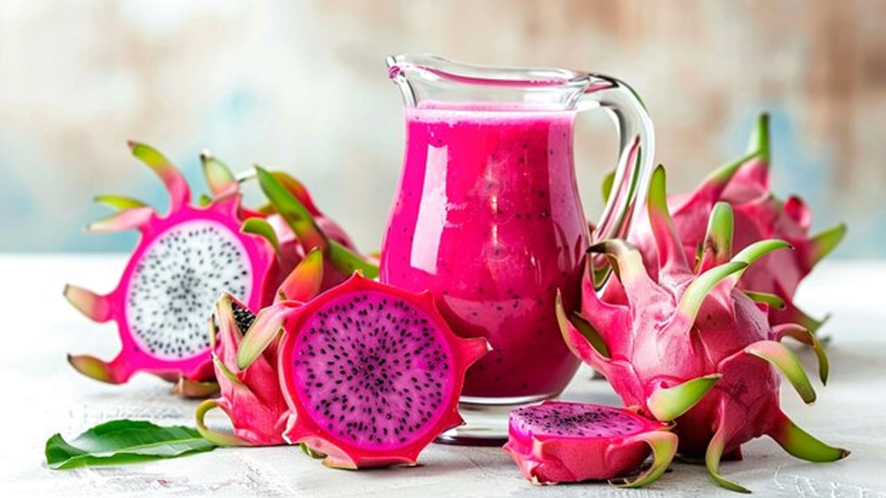 డ్రాగన్‌ఫ్రూట్‌ రక్తంలో గ్లూకోజ్ స్థాయిలను నియంత్రించడంలో కూడా సహాయపడుతుంది. ఇది శరీరం అంతటా శక్తి సజావుగా ప్రవహించేలా చేస్తుంది, డయాబెటిస్ వంటి తీవ్రమైన వ్యాధులను  నివారిస్తుంది. డ్రాగన్‌ఫ్రూట్‌లోని పాలీఅన్‌శాచురేటెడ్ కొవ్వులు, ఒమేగా-3 మరియు ఒమేగా-6 కొవ్వు ఆమ్లాలు ఉంటాయి, ఇవి కొలెస్ట్రాల్‌ను తగ్గించడంలో సహాయపడతాయి. డ్రాగన్ ఫ్రూట్ తినడం వల్ల కడుపు సంబంధిత వ్యాధులకు కూడా ప్రయోజనం చేకూరుతుంది.