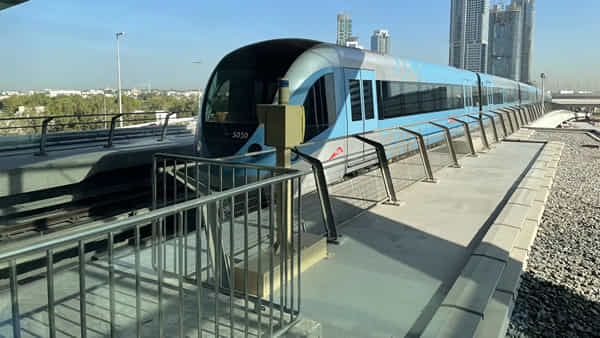 Metro: ఇది విన్నారా.. మెట్రోలో నిద్రపోతే ఫైన్.. ఎంత కట్టాలో తెలిస్తే షాకే..