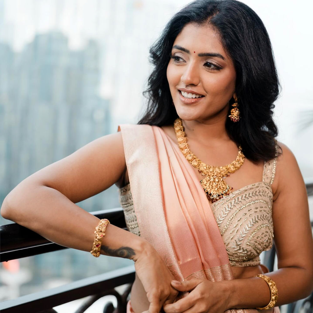 అంతకు ముందు ఆ తర్వాత సినిమాతో కథానాయికగా తెలుగు తెరకు పరిచయమైన ఈ అమ్మడు.. అమీ తుమీ, విస్మయం, బ్రాండ్ బాబు వంటి చిత్రాల్లో నటించింది. ఎన్టీఆర్ నటించిన అరవింద సమేత వీర రాఘవ మూవీలోనూ మెరిసింది.