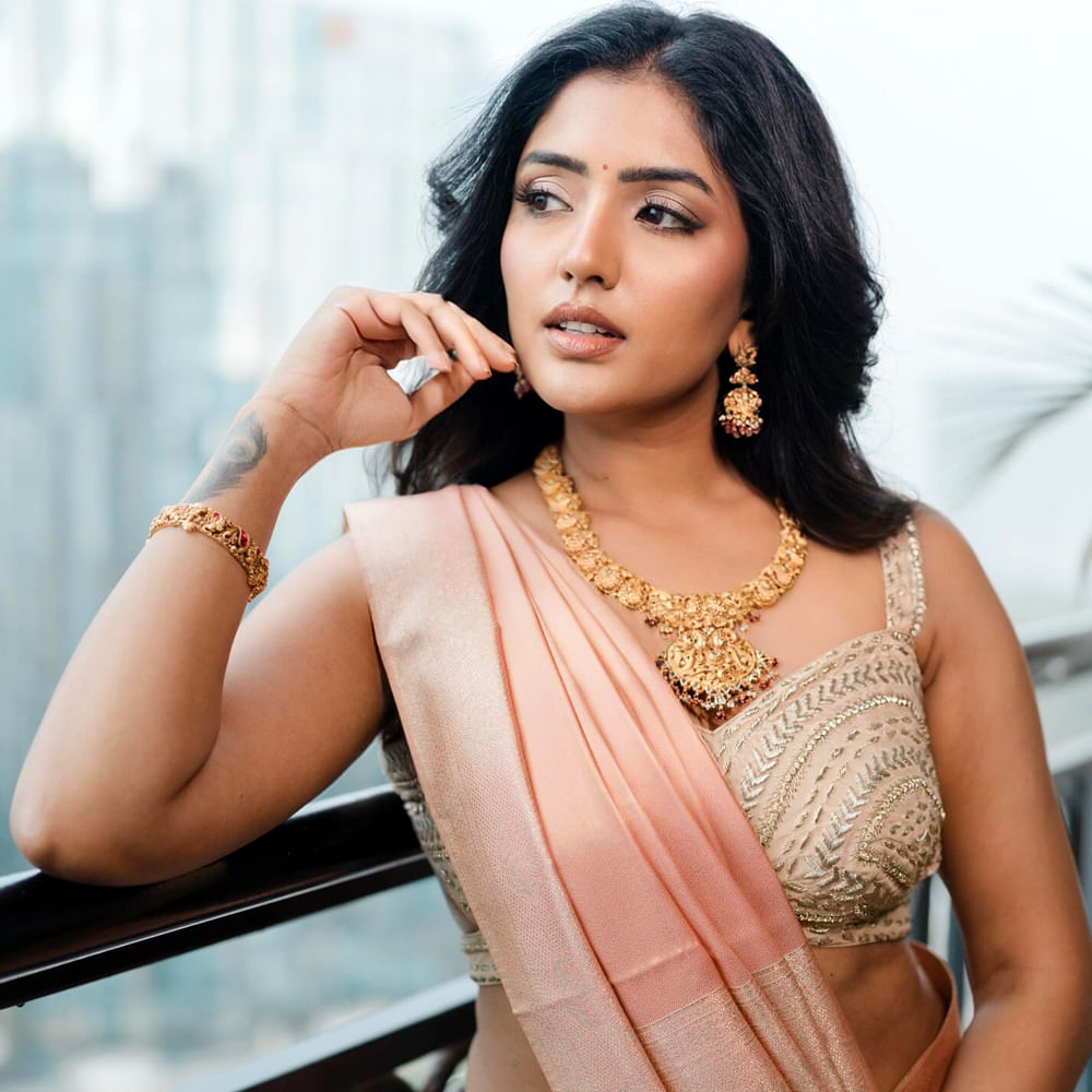 తెలుగులో వరుస సినిమాల్లో నటించి మెప్పించింది. చిన్న చిన్న సినిమాల్లో నటిస్తూ మంచి గుర్తింపు తెచ్చుకున్న ఈ వయ్యారికి ఇప్పటివరకు సరైన బ్రేక్ మాత్రం రాలేదు. అలాగే పెద్ద స్టార్ హీరోల సినిమాల్లో సెకండ్ హీరోయిన్ గా కనిపించింది.