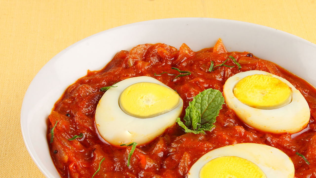 ఇక కొంత మంది మాత్రం కోడి గుడ్డు తినడ వలన గుండె సమస్యలు వస్తాయని ఎగ్ తినడానికి ఇష్టపడరు. కానీ దీని వలన గుండెకు మేలు జరుగుతుందని చెబుతున్నారు ఆరోగ్య నిపుణులు. రీసెంట్గా చైనీస్ సైంటిస్ట్లు కోడి గుడ్డు గుండె ప్రమాదాలను పెంచుతుందా? అని ఓ పరిశోధన చేయగా అందులో విస్తుపోయే విషయాలు వెళ్లడి అయ్యాయి.