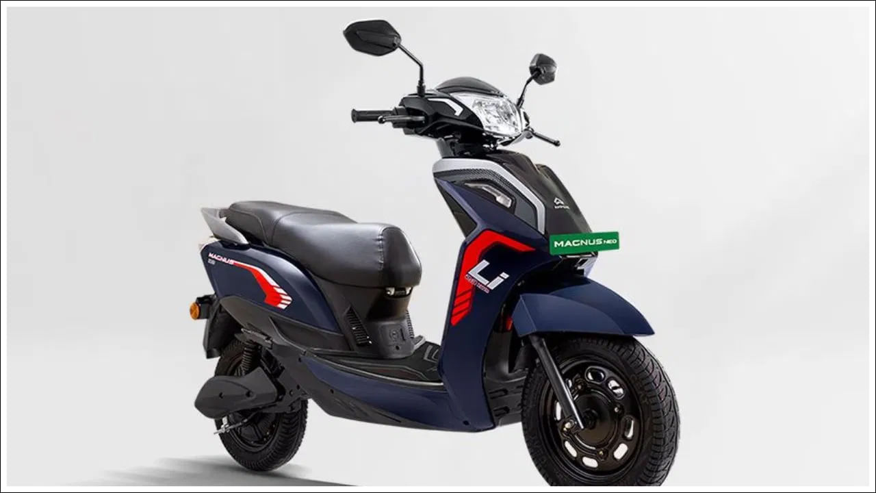  అత్యంత తక్కువ ధరల జాబితాల్లో ఆంపియర్ మాగ్నస్ నియో ఎలక్ట్రిక్‌ స్కూటర్‌ ఉంది. దీని ధర రూ.84,999 (ఎక్స్-షోరూమ్). ఈ ఎలక్ట్రిక్ స్కూటర్ 2.3 kWh LFP బ్యాటరీ ప్యాక్‌తో శక్తినిస్తుంది. ఇది ఒక్కసారి ఛార్జ్ చేస్తే 85-95 కిలోమీటర్లు ప్రయాణించగలదు. ఇది 1.5 kW BLDC హబ్-మౌంటెడ్ మోటారును ఉపయోగిస్తుంది.గరిష్టంగా 65 కి.మీ/గం వేగాన్ని కలిగి ఉంటుంది.