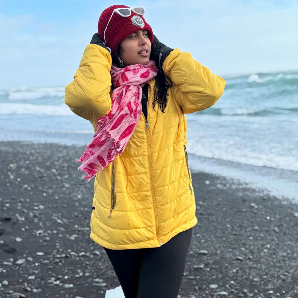 హైదరాబాదీ అమ్మాయి ఫరియా అబ్దుల్లా.. 2021లో తెలుగులో వచ్చిన జాతిరత్నాలు సినిమా ద్వారా ఇండస్ట్రీలోకి అడుగుపెట్టింది ఈ పొడుగుకాళ్ల సుందరి. సినిమాల్లోకి రాకముందు మోడలింగ్, థియేటర్ ఆర్టిస్ట్గా, యూట్యూబర్గా పలు వీడియోలు చేసింది. అలాగే ఓ వెబ్ సిరీస్ లోనూ నటించింది.