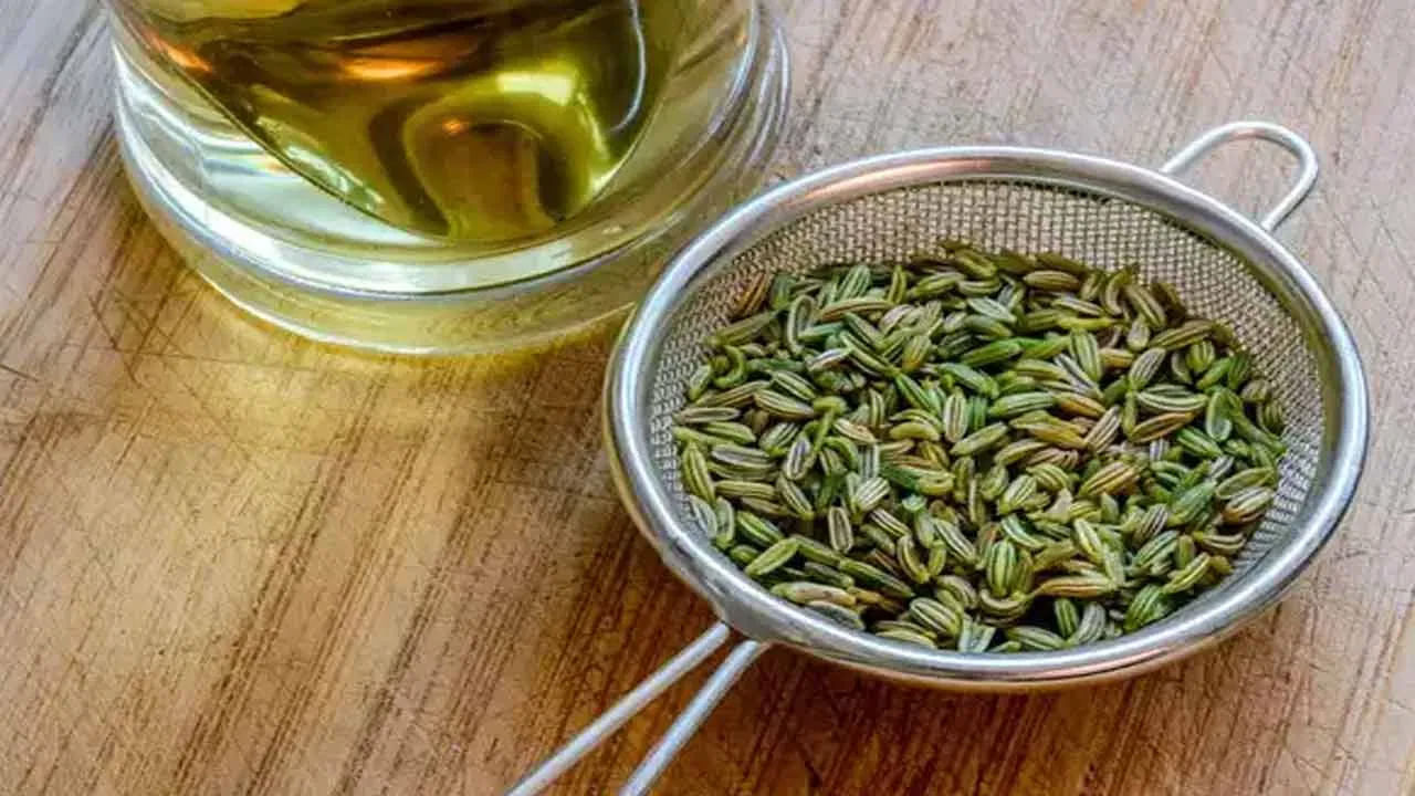 బరువు తగ్గడంలో సహాయపడుతుంది: బరువు తగ్గాలనుకునే వారికి ఈ జీరు చాలా ప్రయోజకరంగా ఉంటుంది. ఈ నీటిని రోజూ తాగడం వల్ల బెల్లీ ఫ్యాట్ తగ్గుతుందని కొన్ని నివేదికలు సూచిస్తున్నాయి