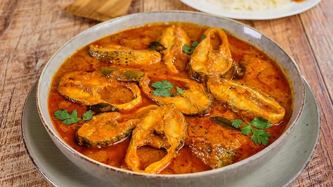 చేపలు: చేపలు, సముద్ర ఆహారాలలో కాల్షియం, ఒమేగా-3 కొవ్వు ఆమ్లాలు పుష్కలంగా ఉంటాయి. ఇవి ఎముకల ఆరోగ్యానికి అవసరం. ఒమేగా-3 కొవ్వు ఆమ్లాలు మెదడు పనితీరుకు వెన్నెముక, వెన్నుపాము ఆరోగ్యానికి ఎంత ముఖ్యమో. మాంసాహారులు వారానికి 3 నుండి 4 రోజులు చేపలు తినడం మంచిది.