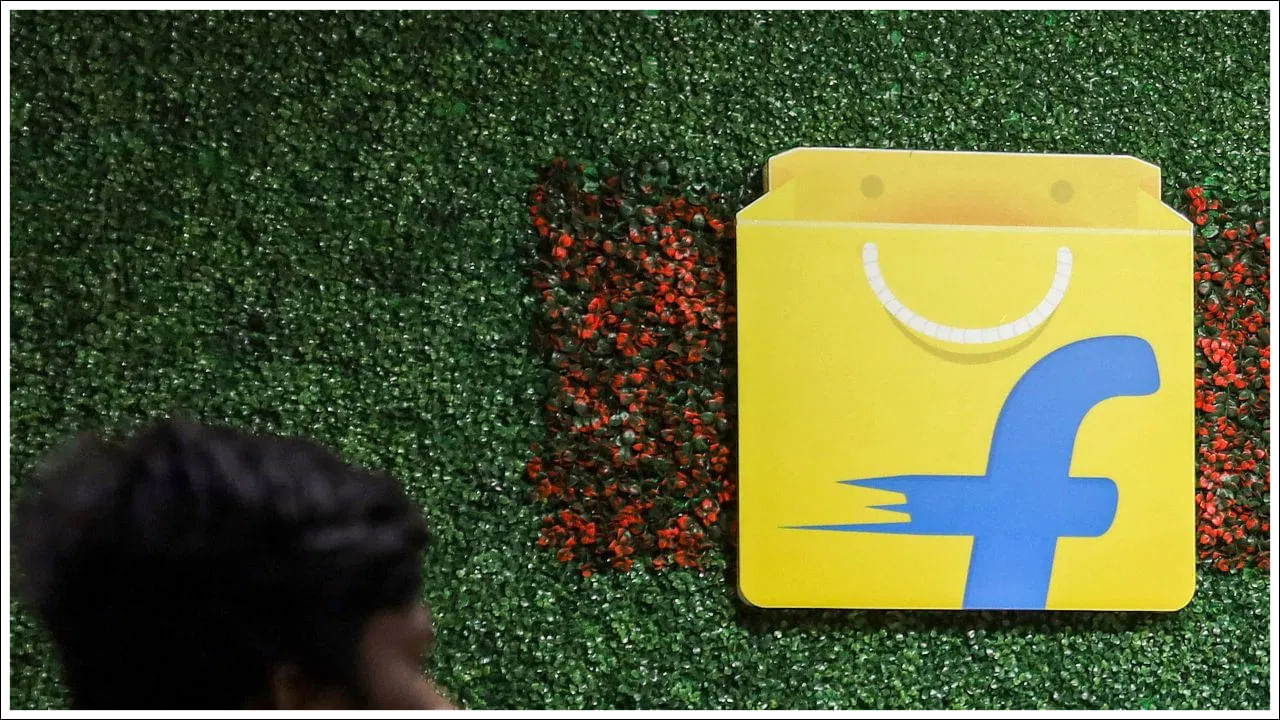  Flipkart Diwali Sale: బిగ్ బిలియన్ డేస్ తర్వాత ఆన్‌లైన్ షాపింగ్ ప్లాట్‌ఫామ్ ఫ్లిప్‌కార్ట్ తన కస్టమర్ల కోసం అనేక ఆఫర్‌లతో తిరిగి వచ్చింది. ప్రస్తుతం ఫ్లిప్‌కార్ట్‌లో బిగ్ బ్యాంగ్ దీపావళి సేల్ జరుగుతోంది. అనేక ఉత్పత్తులపై భారీ తగ్గింపులు ఉన్నాయి. మీరు స్మార్ట్‌ఫోన్‌లు, గాడ్జెట్‌లు, ఇతర ఎలక్ట్రానిక్ పరికరాలను తగ్గింపు ధరలకు పొందవచ్చు. 