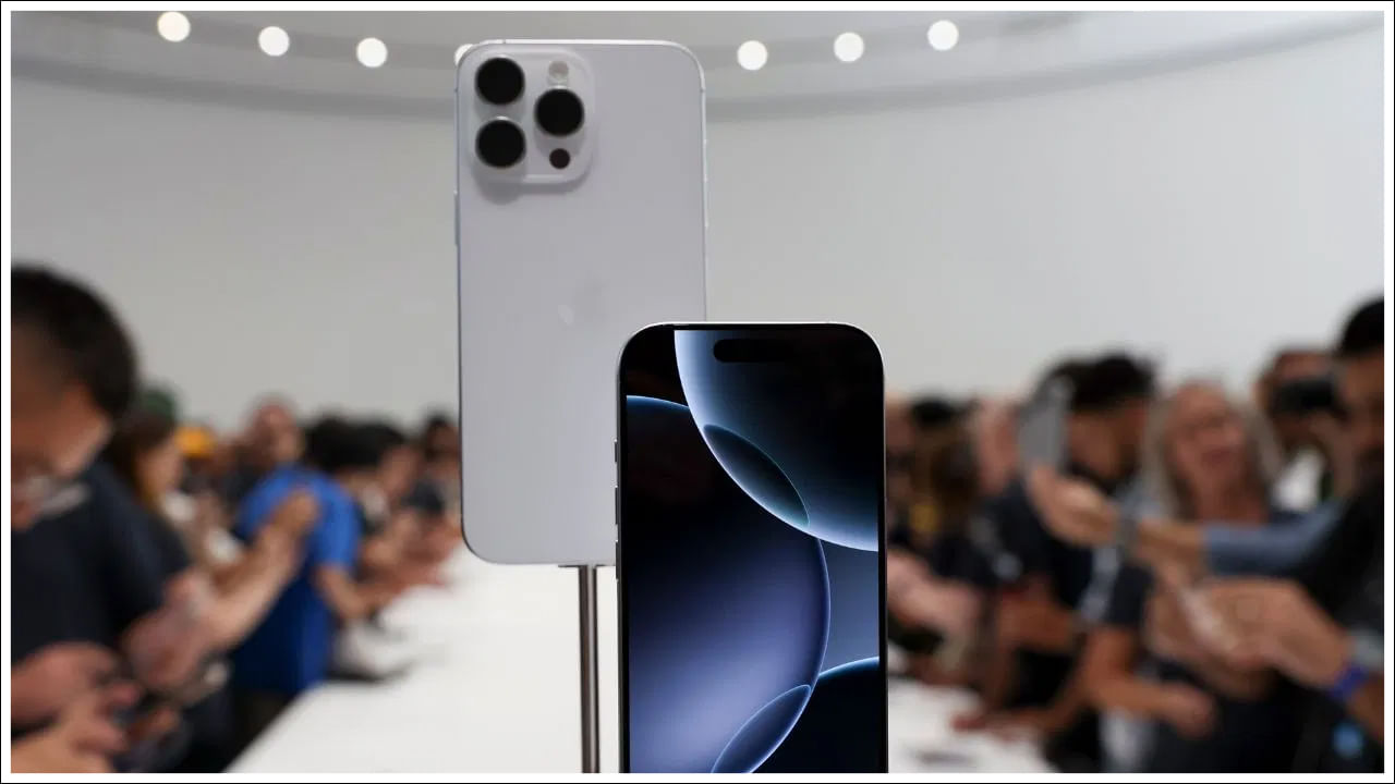  ఐఫోన్ 16 సిరీస్, నథింగ్ ఫోన్ 3, గూగుల్ పిక్సెల్ 10 ప్రో ఫోల్డ్, శామ్‌సంగ్ గెలాక్సీ ఎస్24 ఎఫ్‌ఇ వంటి ప్రీమియం ఫోన్‌లు కూడా ఈ ఆఫర్‌లో భాగంగా ఉన్నాయి.