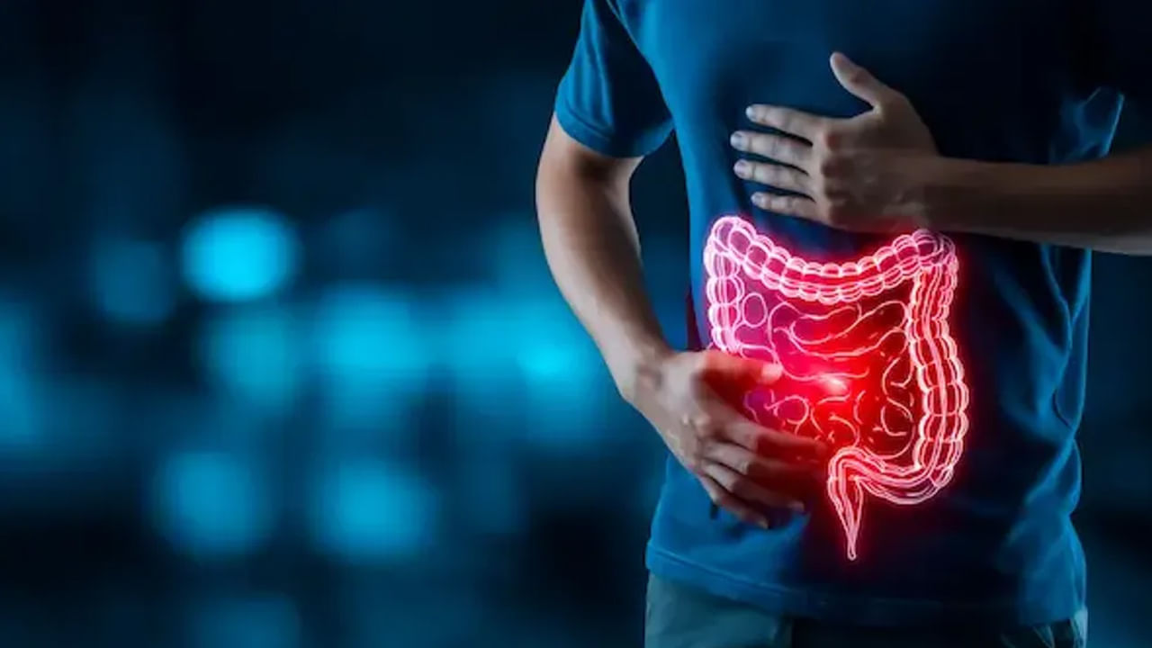 ఈ గ్యాస్ట్రిక్ సమస్యల నుంచి బయటపడేందుకు మీరు తరచుగా, చిన్న చిన్న భోజనం తినండి, అలాగే, భోజనం చేసిన వెంటనే పడుకోకుండా కాసేపు నడవండి, లేదా పడుకోవడానికి గంటా, రెండు గంటల ముందే తినండి. ఇలా చేయడం ద్వారా మీరు గ్యాస్ట్రిక్ సమస్యను అదిగమించవచ్చు( NOTE:ఇందులోని అంశాలు కేవలం అవగాహన కోసం మాత్రమే. నిపుణులు అందించిన సమాచారం ప్రకారం ఇక్కడ తెలియజేయడమైనది. ఆరోగ్యరీత్యా ఎలాంటి సమస్యలు ఉన్నానేరుగా వైద్య నిపుణులను సంప్రదించడం మంచిది)