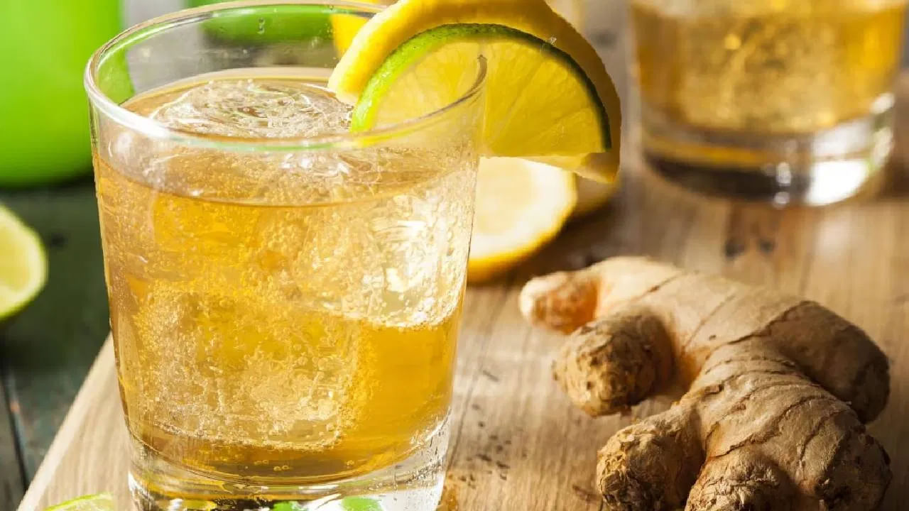 ప్రతిరోజూ భోజనానికి ముందు అల్లంతో చేసిన టీ తాగడం వల్ల ఆరోగ్యానికి మేలు జరుగుతుంది. ఇది అనేక ఆరోగ్య సమస్యలను నయం చేయడంలో సహాయపడుతుంది. ముఖ్యంగా జీర్ణక్రియను వేగవంతం చేయడంలో కూడా సహాయపడుతుంది. 