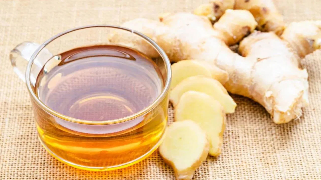 పడుకునే ముందు అల్లం టీ తాగడం వల్ల శరీరం ప్రశాంతంగా ఉండటమే కాకుండా, నిర్విషీకరణను పెంచడంలో కూడా సహాయపడుతుంది. అలాగే చక్కని నిద్రను కూడా ప్రేరేపిస్తుంది.