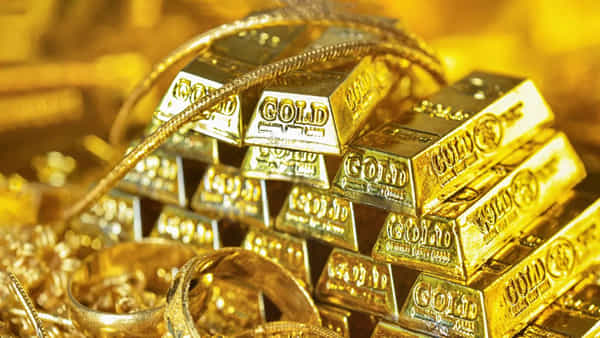 Gold Price Today: గోల్డ్ లవర్స్ ఎగిరిగంతేసే వార్త.. ఒక్క రోజులోనే భారీగా తగ్గిన ధర.. తులం ఎంతంటే.?