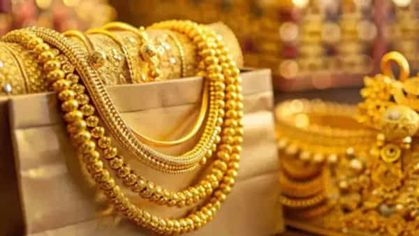 Gold Price: ఒక్క రోజులోనే దిమ్మతిరిగే షాక్.. మళ్లీ భారీగా పెరిగిన బంగారం ధరలు.. తెలుగు రాష్ట్రాల్లో తులం ఎంతుందంటే