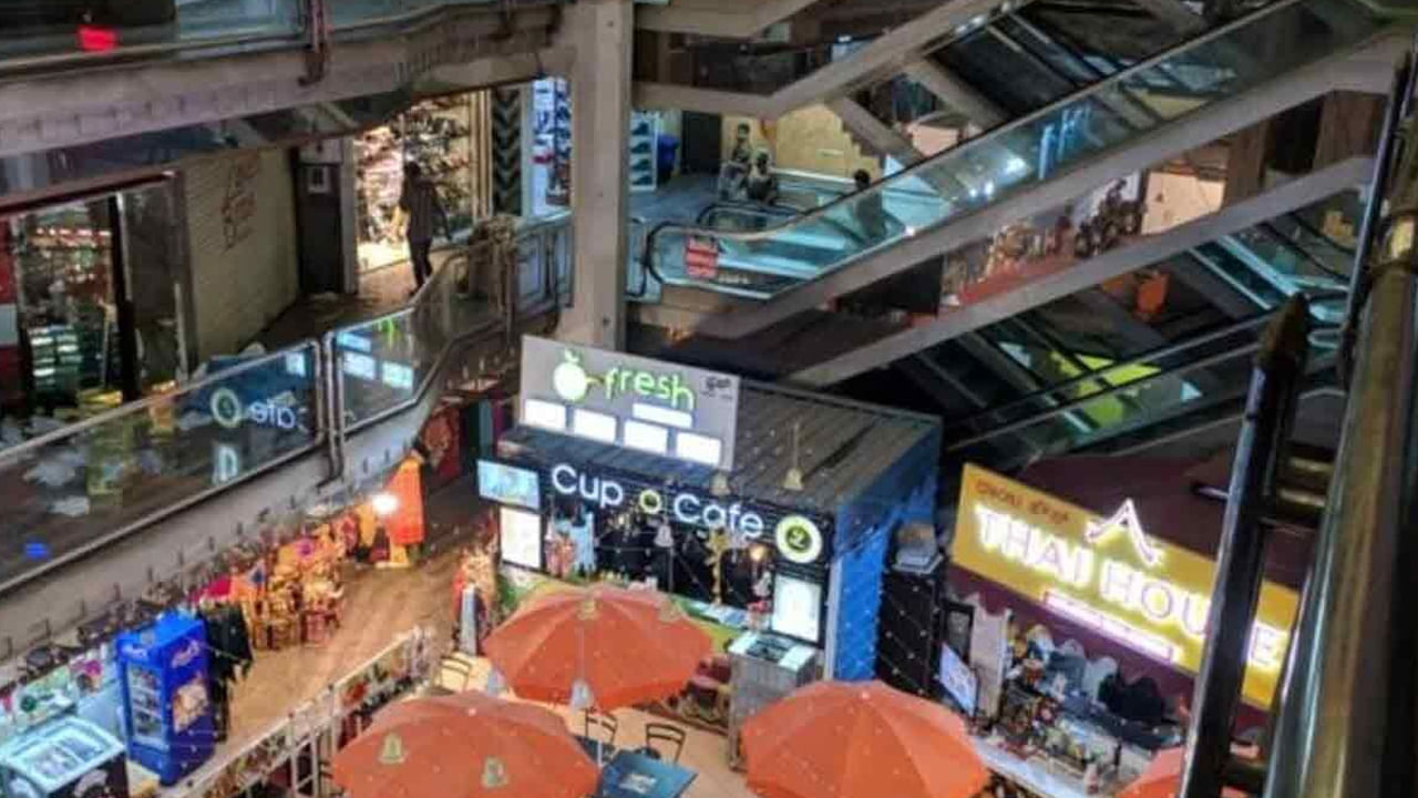 GT Mall: పండగపూట విషాదం.. షాపింగ్‌ మాల్‌పై నుంచి పడి యువకుడు మృతి