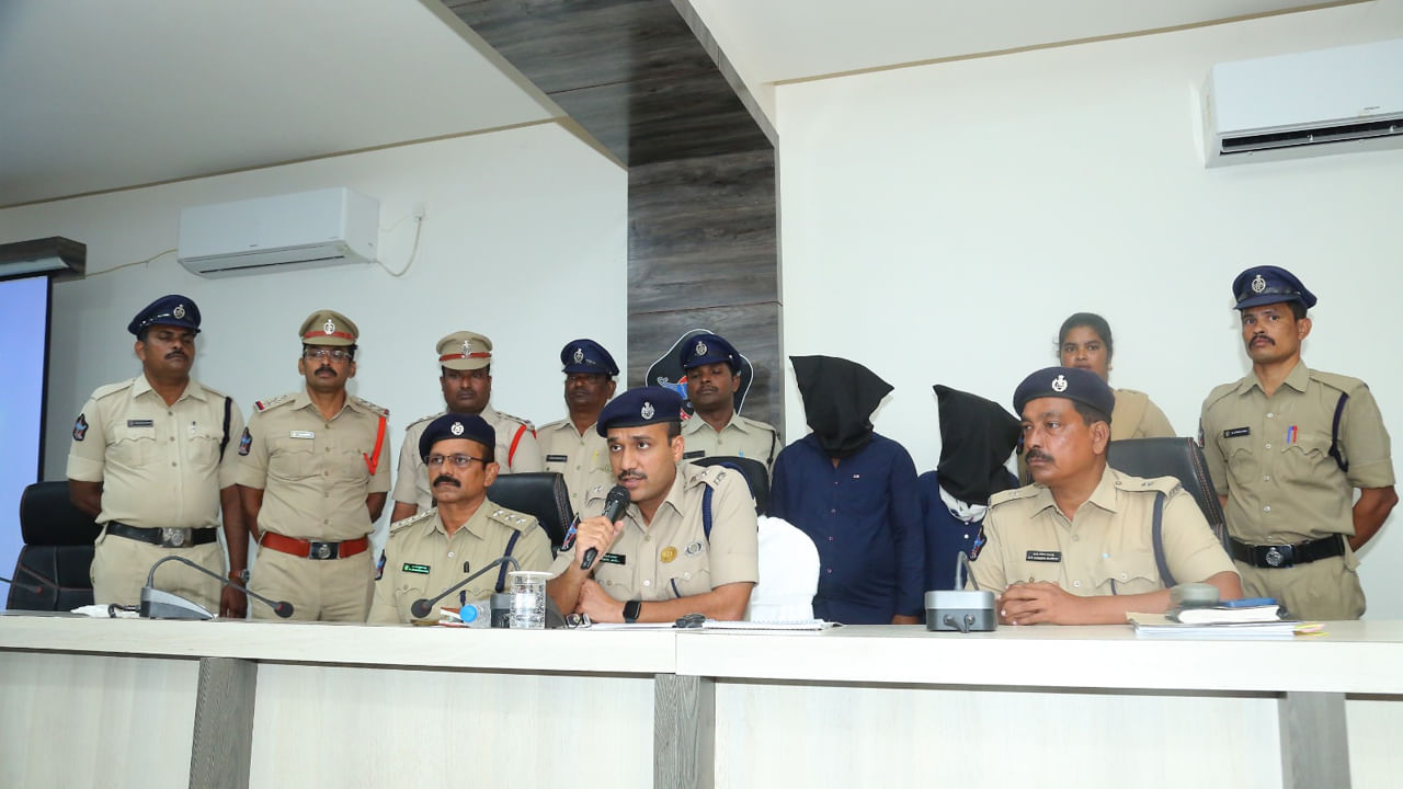 Andhra: రోజంతా బైక్‌పై తిరుగుతున్న భార్యాభర్తలు.. కట్ చేస్తే.. అసలు విషయం స్టేషన్‌లో తేలింది